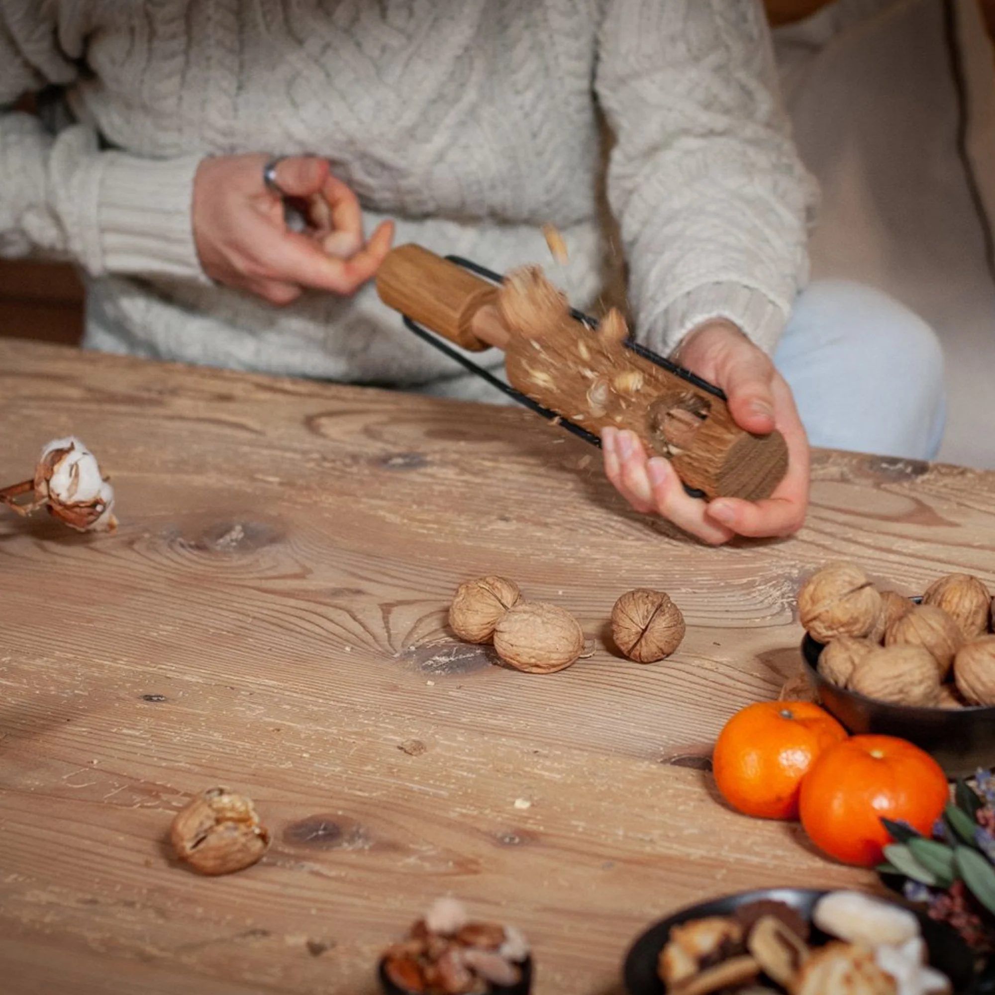 Nutcracker “Nuss Kracher” Made of Oak Wood, Innovative Design from the Black Forest, Made in Germany - Image 9