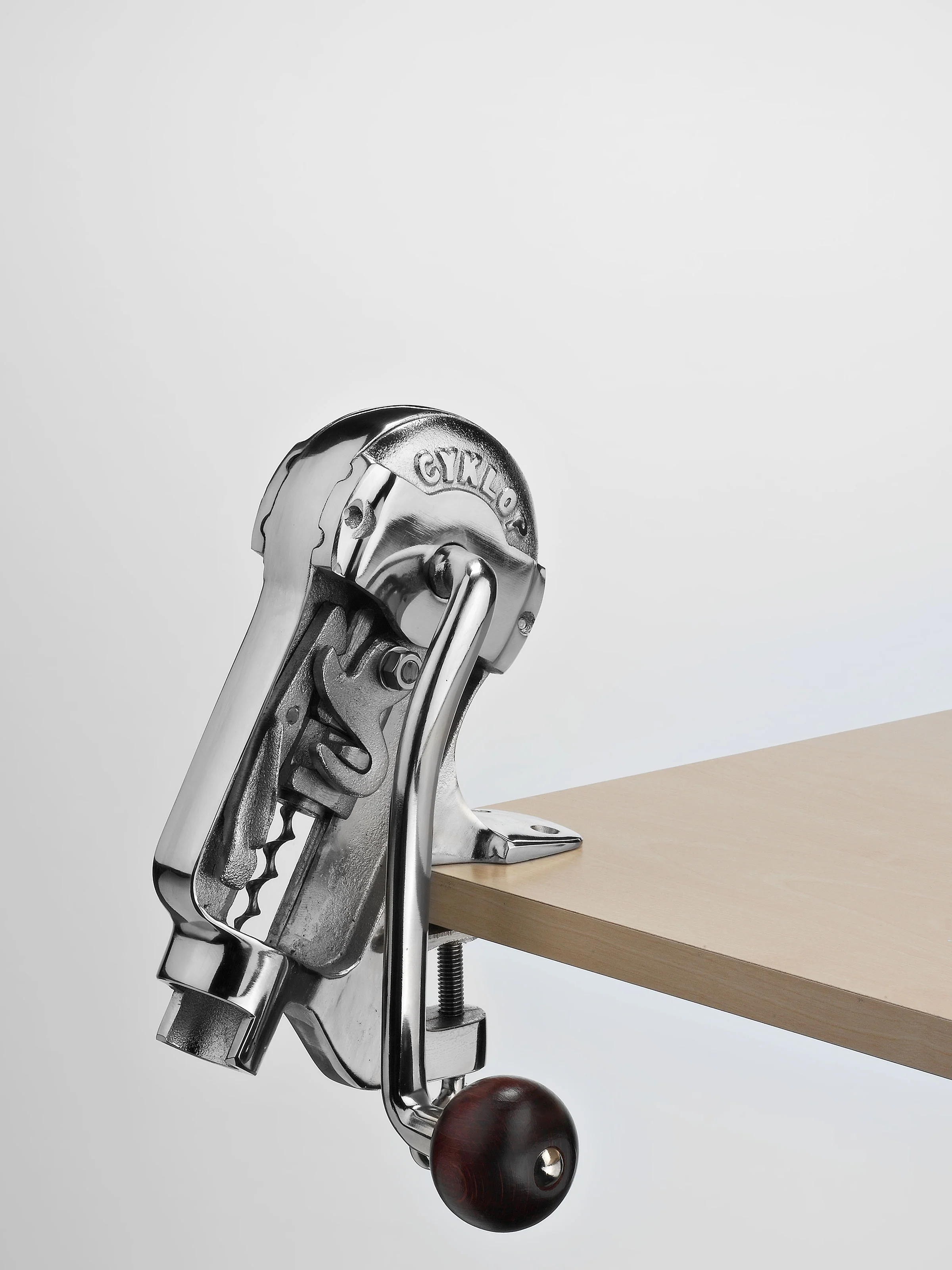Professional Uncorking Machine CYKLOP with Table Mount & Capsule Cutter - No. 330 - Image 3